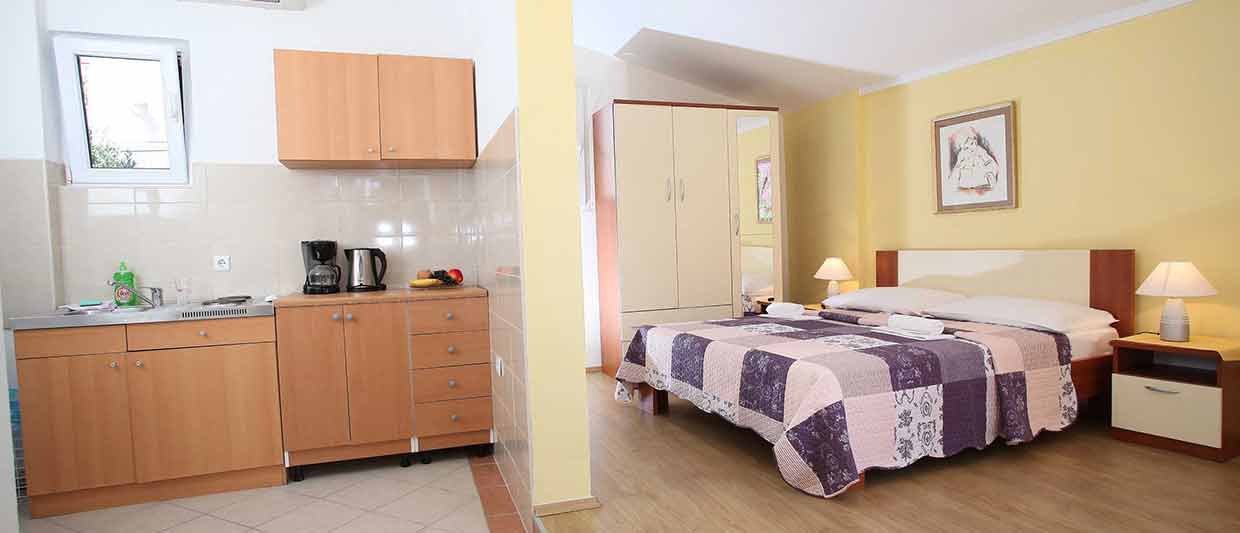 Apartmani Hrvatska - Makarska studio apartman s bazenom za 2 osobe - Kovacic A2